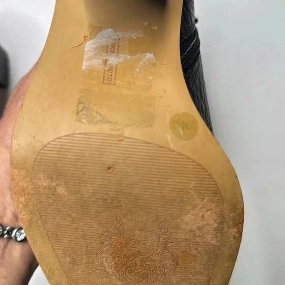 Vince Camuto’s embossed, leather ankle boots black size 10 medium - Picture 4 of 8